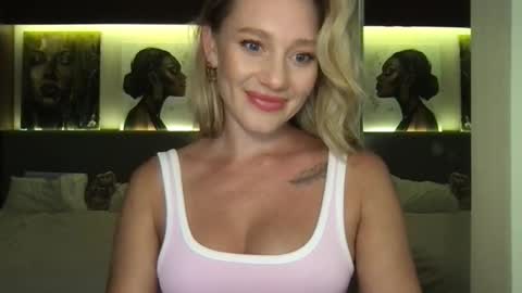 Stella online show from 10.15.25