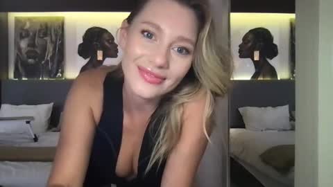 Stella online show from 11.04.25