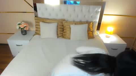 Stella Nelson online show from 10.15.25