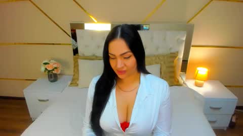 Stella Nelson online show from 10.21.25