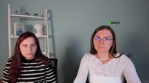 Snapshot of stella_red chatting on 11.14.25 stella_red online show from 11.14.25