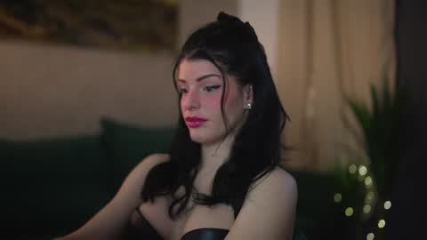 Stella online show from 01.20.25