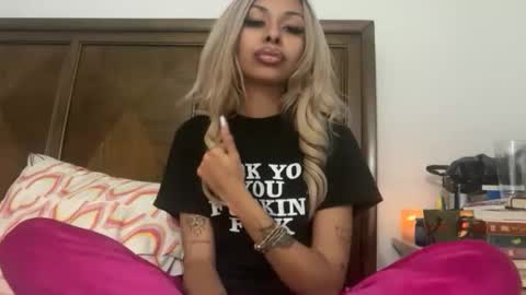 Snapshot of stellaangel chatting on 12.01.25 stellaangel online show from 12.01.25