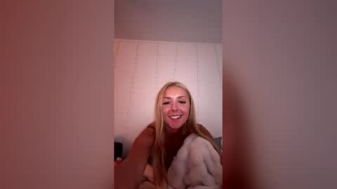 Snapshot of stellabound chatting on 12.19.25 stellabound online show from 12.19.25