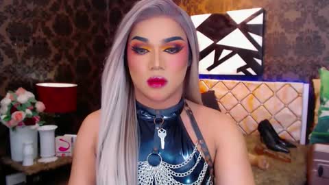 CALL ME STELLA online show from 01.02.25