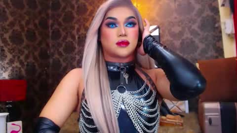 CALL ME STELLA online show from 02.10.25