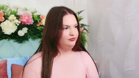 Snapshot of stellahilton chatting on 12.17.25 Stella online show from 12.17.25