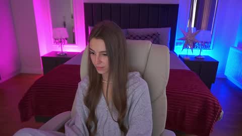 stellahoneywell online show from 04.04.26