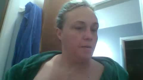 Snapshot of stellaquinn1775 chatting on 11.29.25 Stella online show from 11.29.25