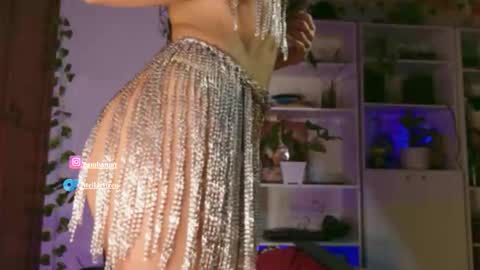 Snapshot of stellart_ chatting on 11.22.25 stellart_ online show from 11.22.25