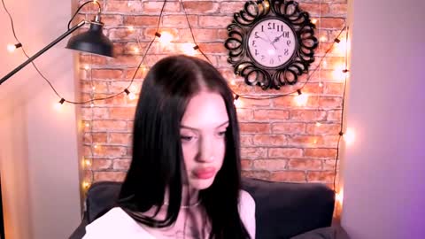 Snapshot of stellary_shy chatting on 12.19.24 Stellary online show from 12.19.24