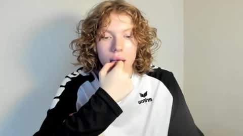 S T E L L A online show from 11.04.25