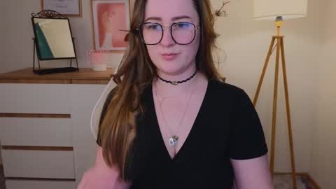 Snapshot of steph_sweet chatting on 12.06.24 Emma online show from 12.06.24