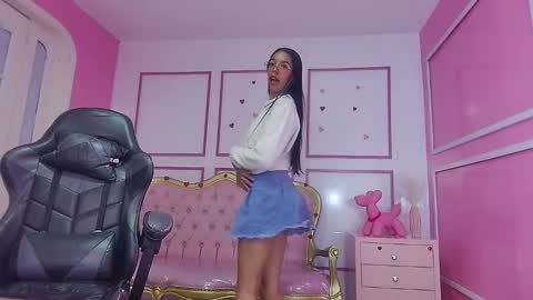 Snapshot of stephania_t chatting on 12.18.24 Stephania online show from 12.18.24