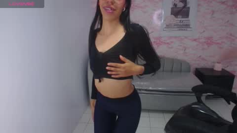 Snapshot of stephania_t chatting on 12.24.24 Stephania online show from 12.24.24