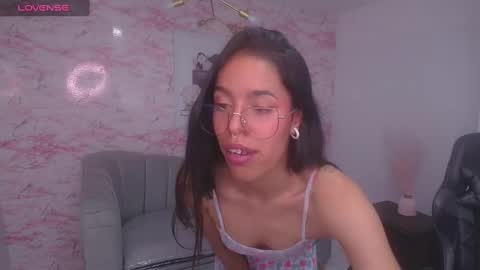 Snapshot of stephania_t chatting on 01.08.25 Stephania online show from 01.08.25