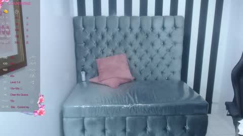 Snapshot of stephania_t chatting on 01.11.25 Stephania online show from 01.11.25