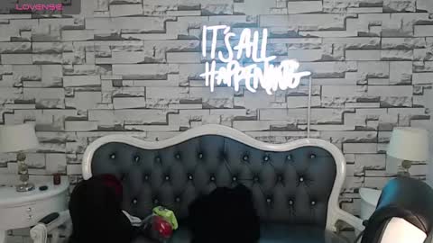 Snapshot of stephania_t chatting on 02.11.25 Stephania online show from 02.11.25