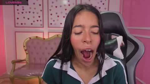 Snapshot of stephania_t chatting on 09.15.25 Stephania online show from 09.15.25