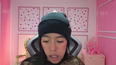 Snapshot of stephania_t chatting on 09.18.25 Stephania online show from 09.18.25