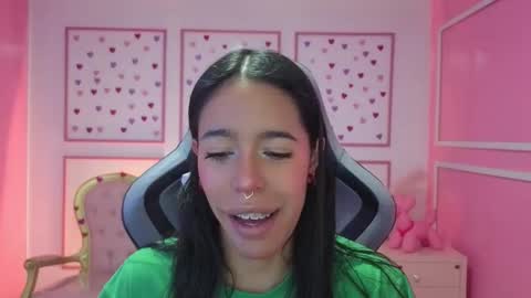 Snapshot of stephania_t chatting on 09.22.25 Stephania online show from 09.22.25