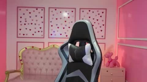 Snapshot of stephania_t chatting on 09.27.25 Stephania online show from 09.27.25