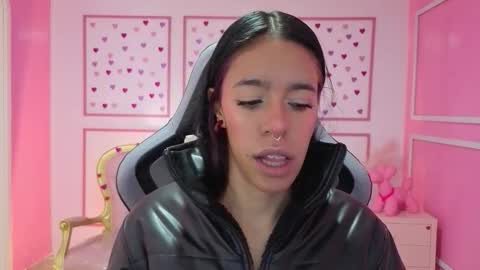 Snapshot of stephania_t chatting on 09.30.25 Stephania online show from 09.30.25