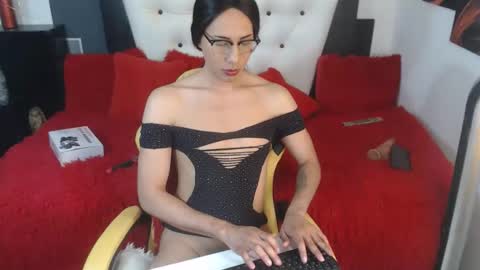 Snapshot of stephanieparadis25 chatting on 02.11.26 stephanieparadis online show from 02.11.26