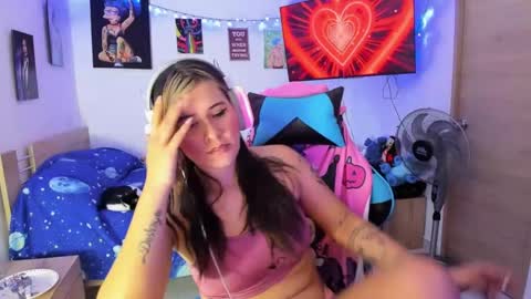 Stephany  independient model  online show from 01.15.25