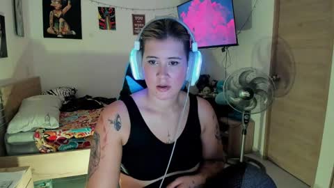 Stephany  independient model  online show from 01.24.25