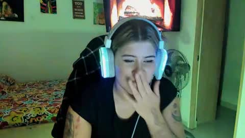 Stephany  independient model  online show from 01.25.25