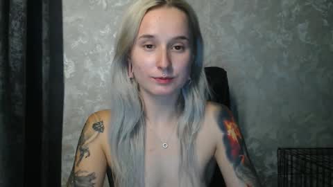 Snapshot of stephiepink chatting on 11.07.25 Grace online show from 11.07.25