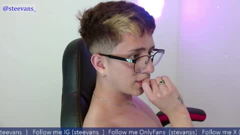 Snapshot of stevans_ chatting on 09.10.25 Stevan online show from 09.10.25