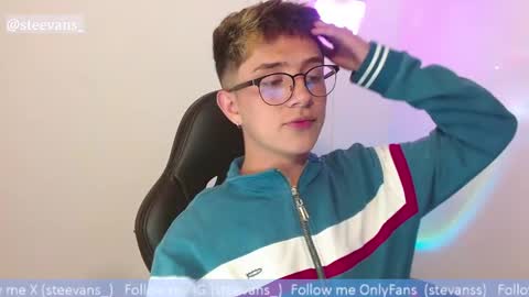 Snapshot of stevans_ chatting on 10.26.25 Stevan online show from 10.26.25