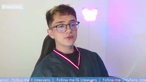 Snapshot of stevans_ chatting on 10.28.25 Stevan online show from 10.28.25