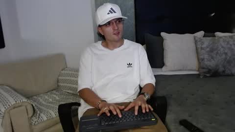 Snapshot of steve_hornyboy chatting on 09.11.25 sebas online show from 09.11.25