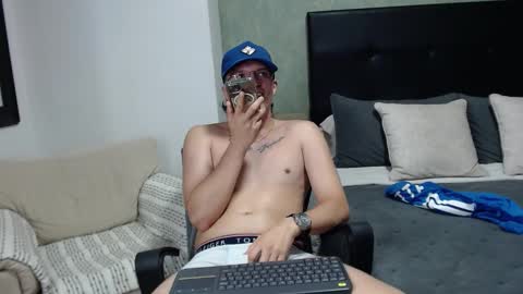 Snapshot of steve_hornyboy chatting on 09.12.25 sebas online show from 09.12.25