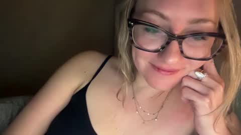 Snapshot of steviegirl4u chatting on 02.01.25 StevieGirl4U online show from 02.01.25