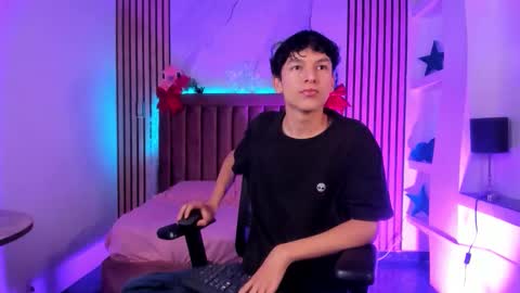 Snapshot of sthepanodimonaco chatting on 12.15.25 Sthepano online show from 12.15.25