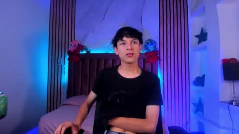 Snapshot of sthepanodimonaco chatting on 12.17.25 Sthepano online show from 12.17.25