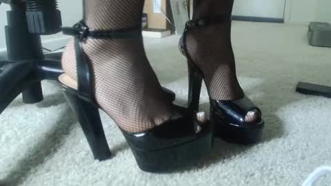 Snapshot of stilettodoll chatting on 10.22.25 StilettoDoll online show from 10.22.25