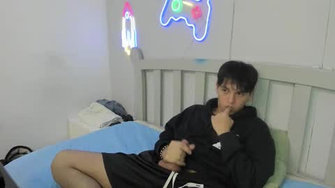 Stiwen online show from 12.15.25