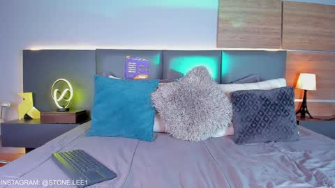 Stone Lee  online show from 12.04.24