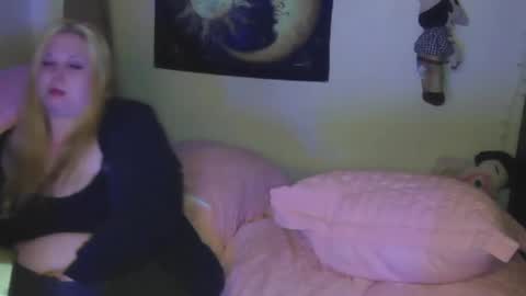 Snapshot of stoned2dabones666 chatting on 12.12.24 Haily online show from 12.12.24