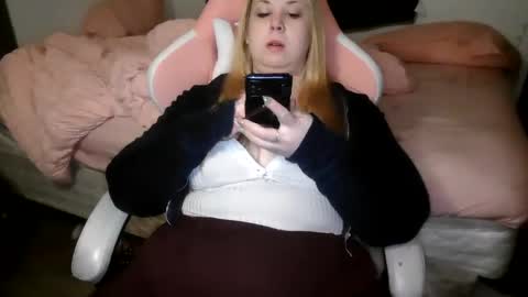 Snapshot of stoned2dabones666 chatting on 01.12.25 Haily online show from 01.12.25