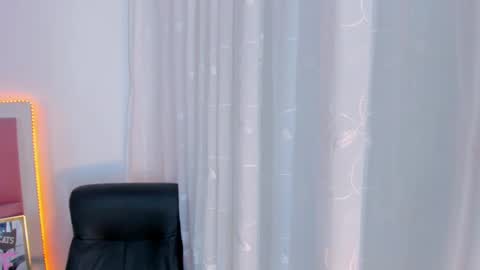 Sweety Stormi  online show from 03.04.25