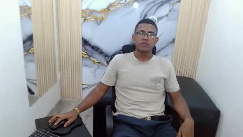 Snapshot of straightbigcockk chatting on 11.16.25 StraightBigCock online show from 11.16.25