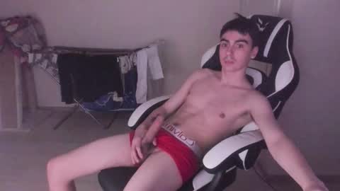 Snapshot of stralght_twinks chatting on 10.29.25 Ray online show from 10.29.25