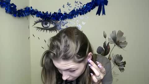 Snapshot of stranger_giirl chatting on 01.12.25 Amalia online show from 01.12.25