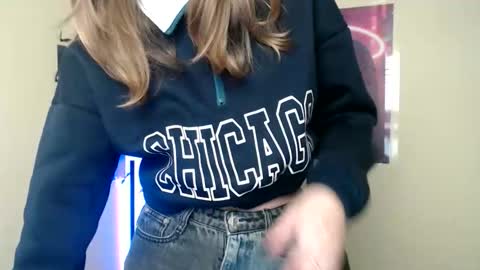 Snapshot of stranger_giirl chatting on 10.25.25 Amalia online show from 10.25.25